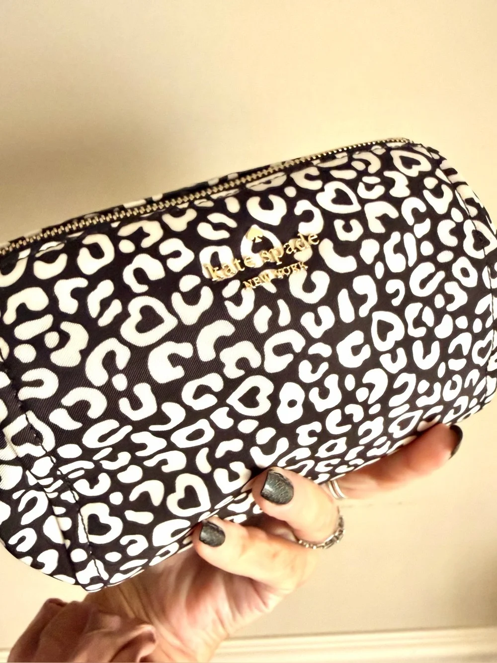 kate spade Chelsea Black & White Leopard hidden heart Print Cosmetic Pouch NWOT